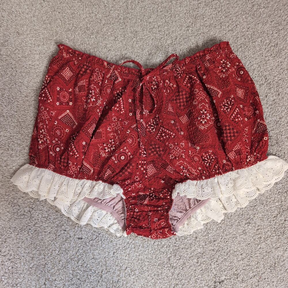 Red Bandana Print Ruffle Shorts - Picture 5 of 6